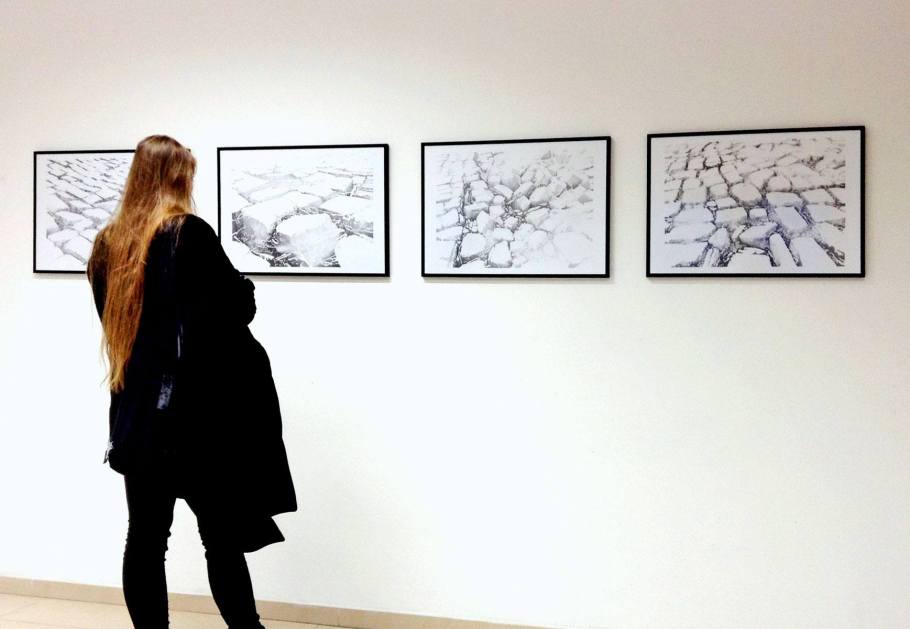 Lis Blunier | multi media - Installation | Berlin ||| Kopf Stein Berg | Serie | 01 - Schillerpromenade | Zeichnung mit Bleistift | 70 x 50 cm | 2016
