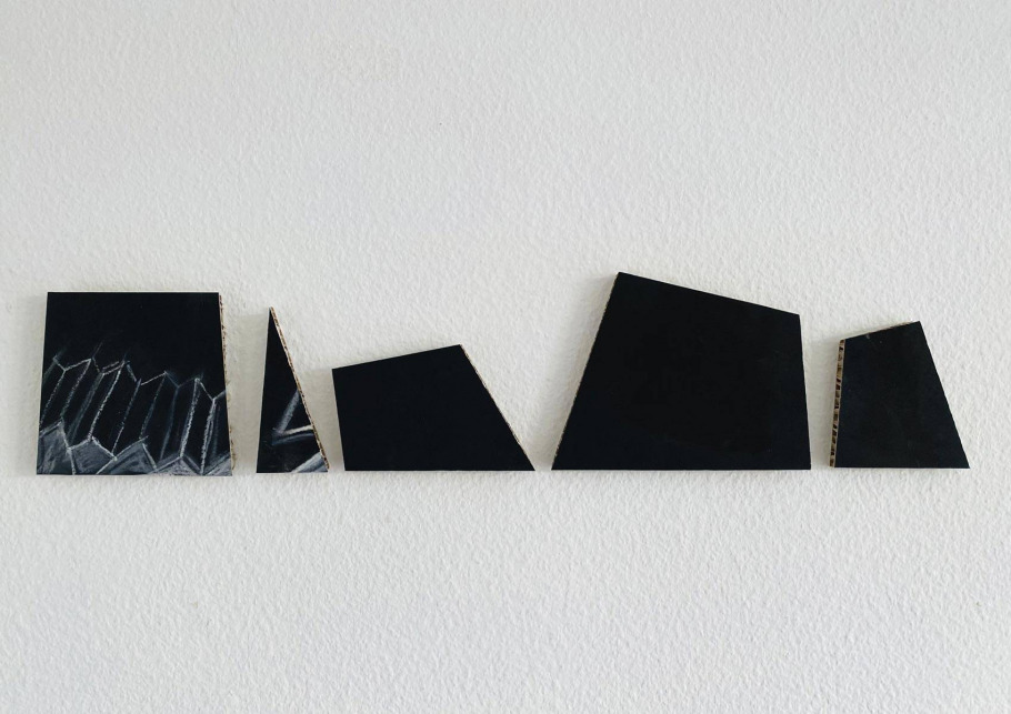 02_blunier_objects-sauves_zeichnung_wabenkarton_2023 + 2025